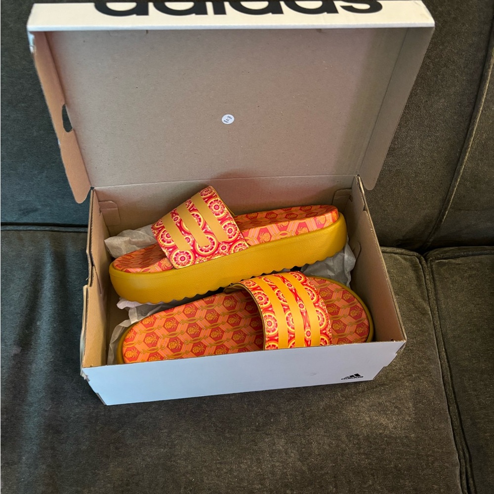 Adidas Adilette Platform Slides / Sandals size 8 NIB - Picture 5 of 5
